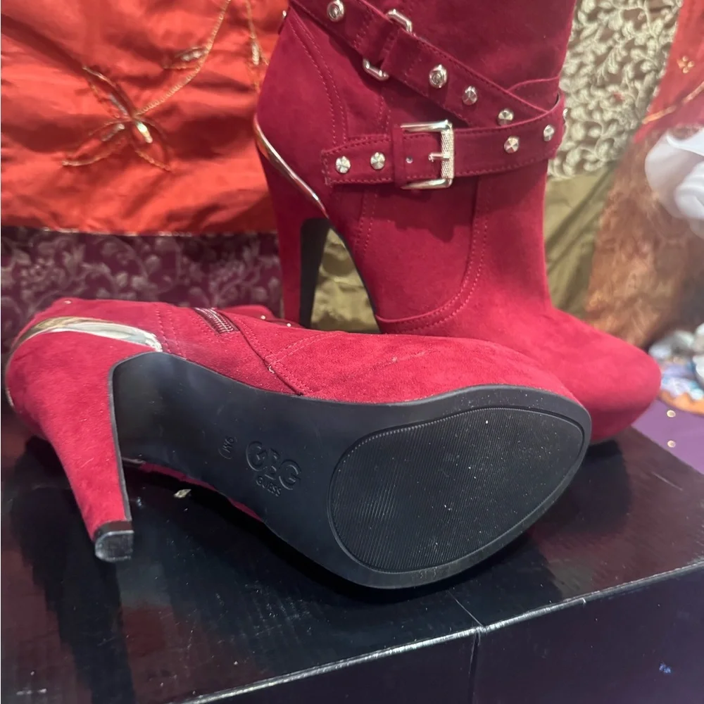 NWOT Guess Red Suede Women's Ankle Boots 9 - Picture 5 of 5
